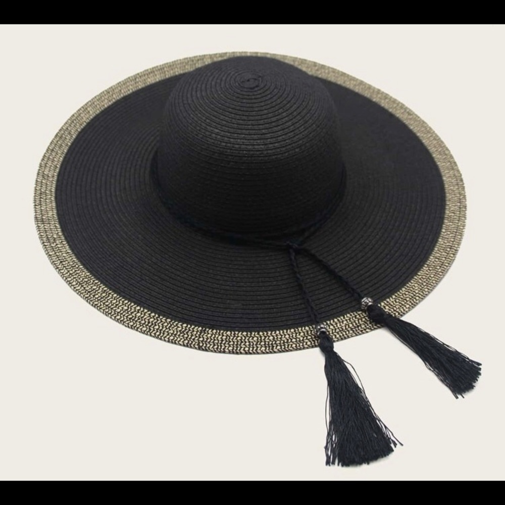 Black and white straw beach hat w tassels